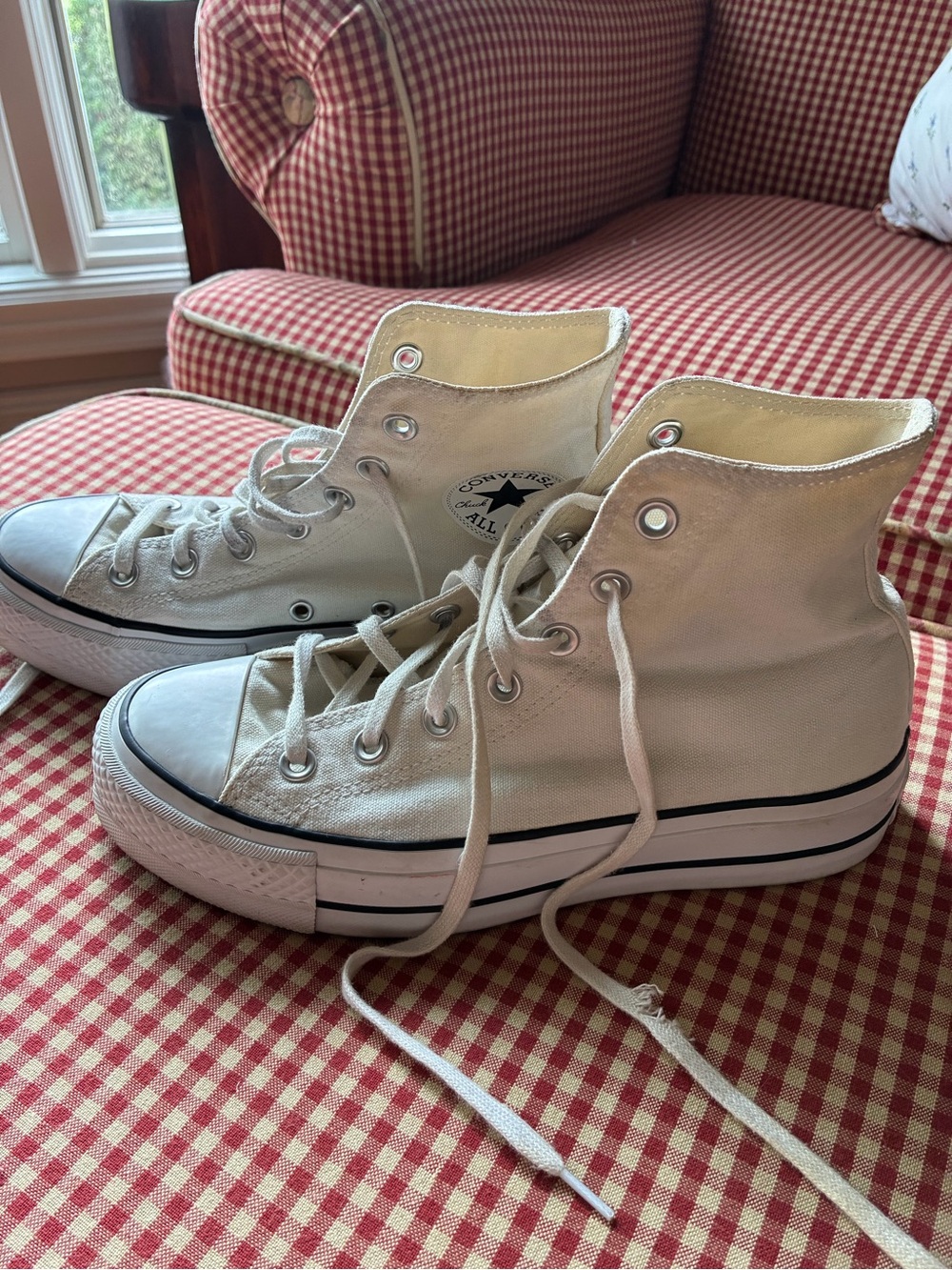 Converse White High Top Shoes Chuck Taylor white 7.5